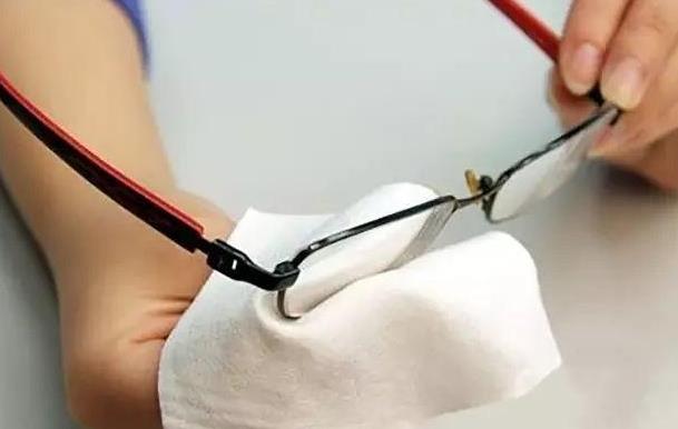 老花鏡防輻射眼鏡的作用、保養(yǎng)，你真的都懂嗎？