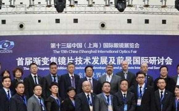 老花鏡技術(shù)革命，漸進(jìn)多焦鏡才是最佳解決方案